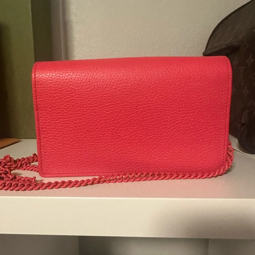 Gucci marmont chain bag.
7.87 inches x 4.92 in x 1.57 inches - Picture 3 of 7